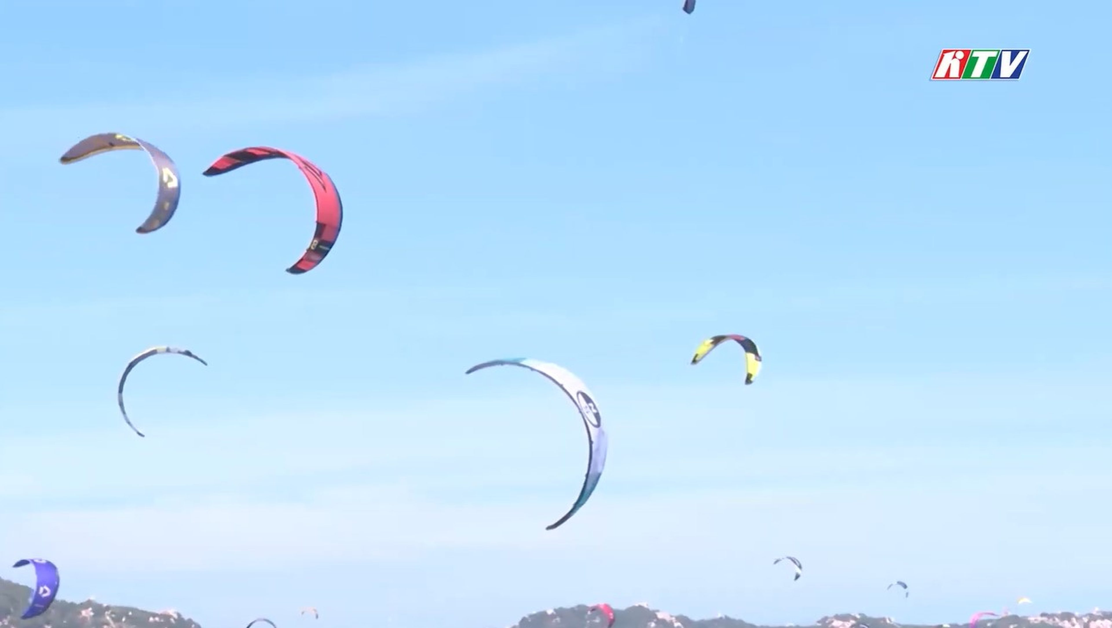 Chinh phục đại dương: Trải nghiệm lướt ván diều đầy phấn khích tại Nha Trang - Hình 3